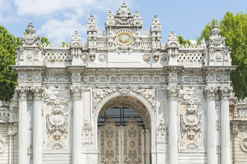 Fototapeta na wymiar Entrance gate to Dolmabahce Palace Istanbul