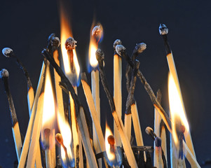 Burnout-Syndrom: Ausbrennen, überfordern, Stress