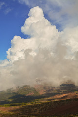 Fototapeta na wymiar Wolken im Gebirge Teneriffas