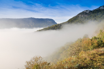 Obraz premium Niebla en San Miguel de Aralar, Navarra (España)