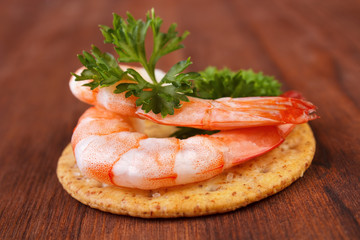 Shrimps and parsley saltine cracker snack