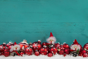 Weihnachtsgutschein: Hintergrund in rot, türkis, Holz