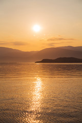 Sonnenaufgang am Meer als Hintergrund