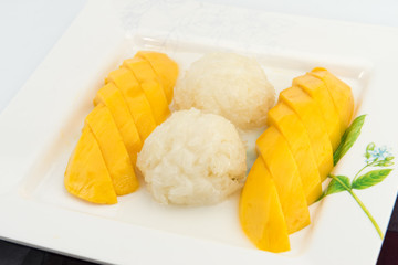Sweet Sticky rice coconut milk with fresh mango