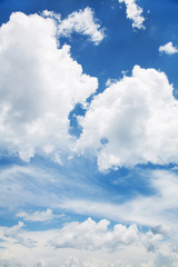 Naklejka na ściany i meble Wolken am blauen Himmel als Hintergrund