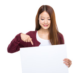 Fototapeta premium Asian young woman point to blank board