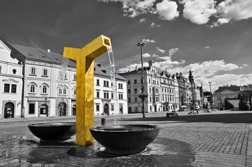 Crédence de douche en verre acrylique avec photo Fontaine Golden fountain on the square in Pilsen