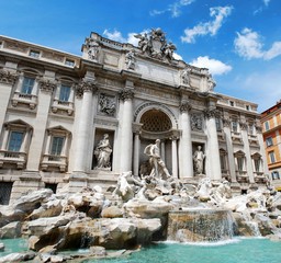 Fototapeta na wymiar Fountain di Trevi - famous Rome's place