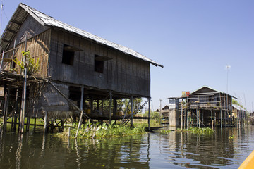 Obraz premium Typical floating houses on Inle Lake, Myanmar. 