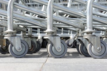 roller of shopping cart