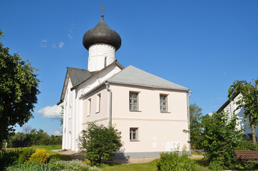 Fototapeta na wymiar Церковь Симеона Богоприимца в Зверин-Покоровском монастыре