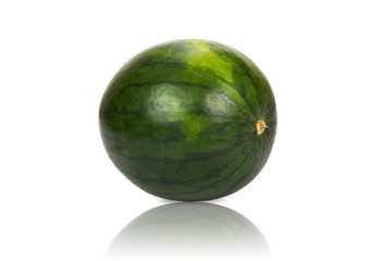 Kleine reife Wassermelone isoliert