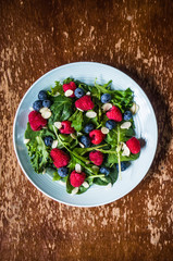 Green salad with berries and almonds
