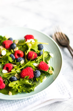 Green salad with berries and almonds