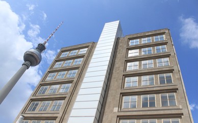Berolinahaus und Fernsehturm am Berliner Alexanderplatz