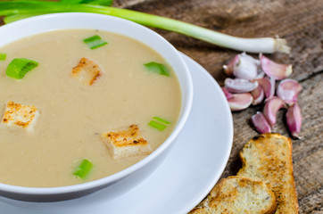 Soup garlic with toasted croutons