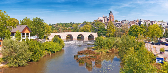 Fototapeta na wymiar Die Lahn bei Wetzlar mit Dom, Altstadt und alter Brücke