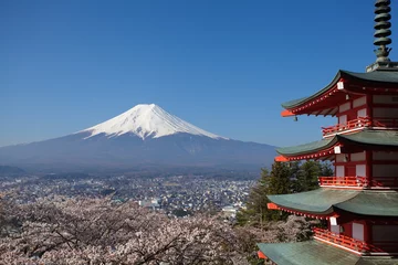 Poster Uitzicht op de berg Fuji in het voorjaar van de chureito-pagode in Kawaguchiko, prefectuur Yamanashi © torsakarin