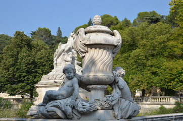 Fototapeta na wymiar Jardins de la fontaine à Nîmes 