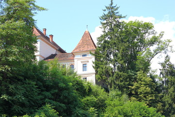 Fototapeta na wymiar Das Schloss Greißenegg im gleichnamigen Park in Voitsberg