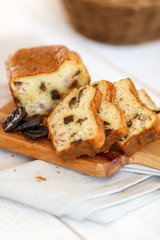 cake lardons pruneaux 4