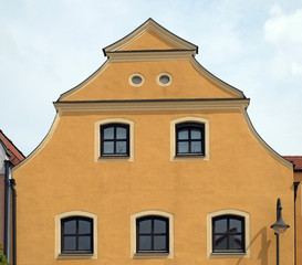 Fototapeta na wymiar Historisches Bauwerk in Gaimersheim