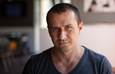 Obraz premium Indoor closeup portrait of a man