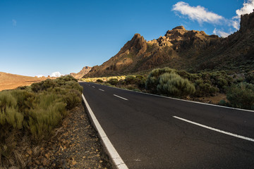 Straße durch den Teide Nationalpark auf Teneriffa