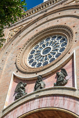 Obraz premium Detail of the frontal facade of a Cathedral