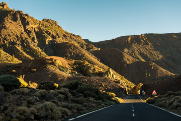 Gebirgsstra&szlig;e im Teide Nationalpark auf Teneriffa