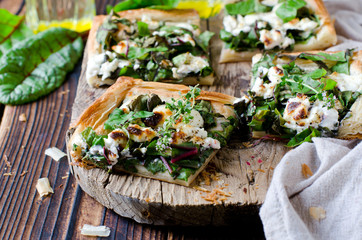 Tart with spinach, chard and cheese