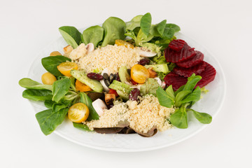 Gemischter Salat mit Kuskuss