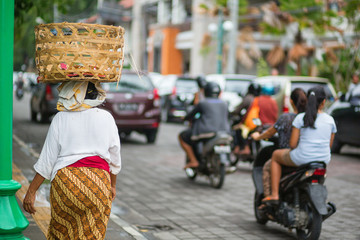 Balinese woman on a street of Ubud - obrazy, fototapety, plakaty