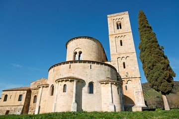 Fototapeta na wymiar Abbazia Sant'Antimo- Toscana