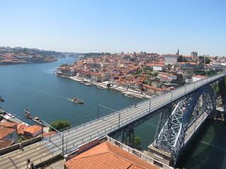 Fototapeta na wymiar Portugal - Porto - Le Douro et le pont Dom-Luis