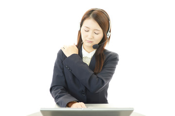 疲れた表情のオペレーター