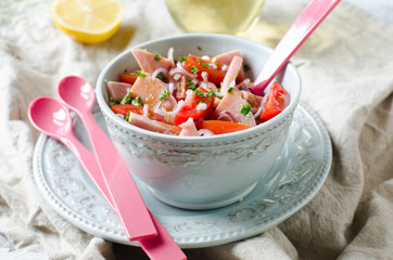 Salad with ham and tomatoes