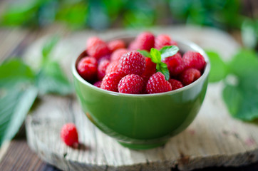 Fresh raspberries in a bowl