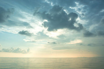 Obraz premium Seascape and sky at twilight time.