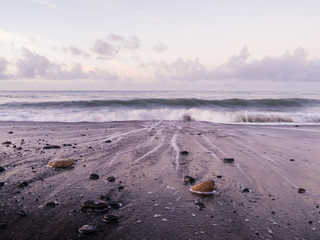 Fototapeta na wymiar Morgendämmerung am Strand von La Caleta auf Teneriffa