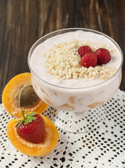 Cream cheese with strawberries and apricots .
