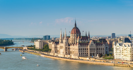 Obraz premium View at the parliament in Budapest