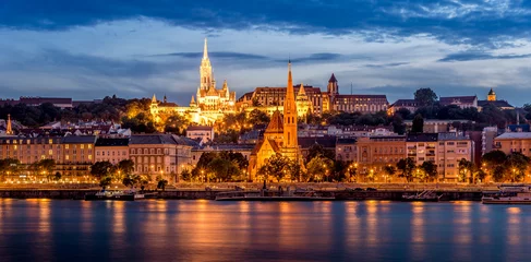 Zelfklevend Fotobehang Evening view at the Buda quarter in Budapest © milosk50