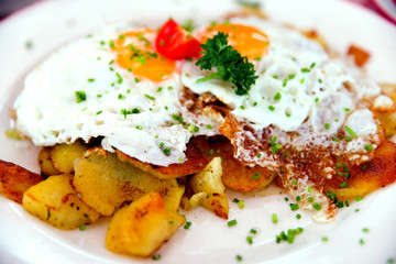 Bratkartoffeln mit Spiegelei