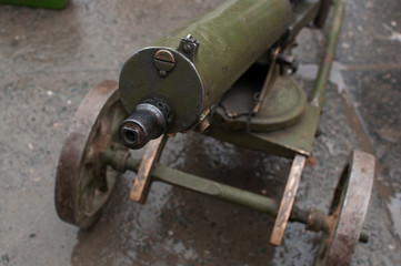 Maxim gun