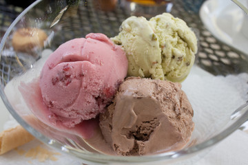3 Kugeln Eiscreme / Glace