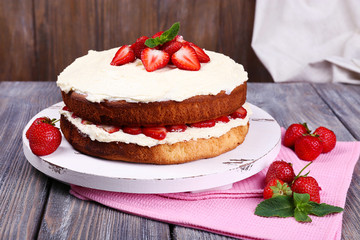 Delicious biscuit cake with strawberries