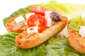 Rusks with vegetables