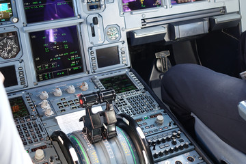 cockpit avion de ligne 330