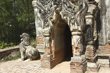 Fototapeta premium Lion protector of the temple in the historical site of Bagan